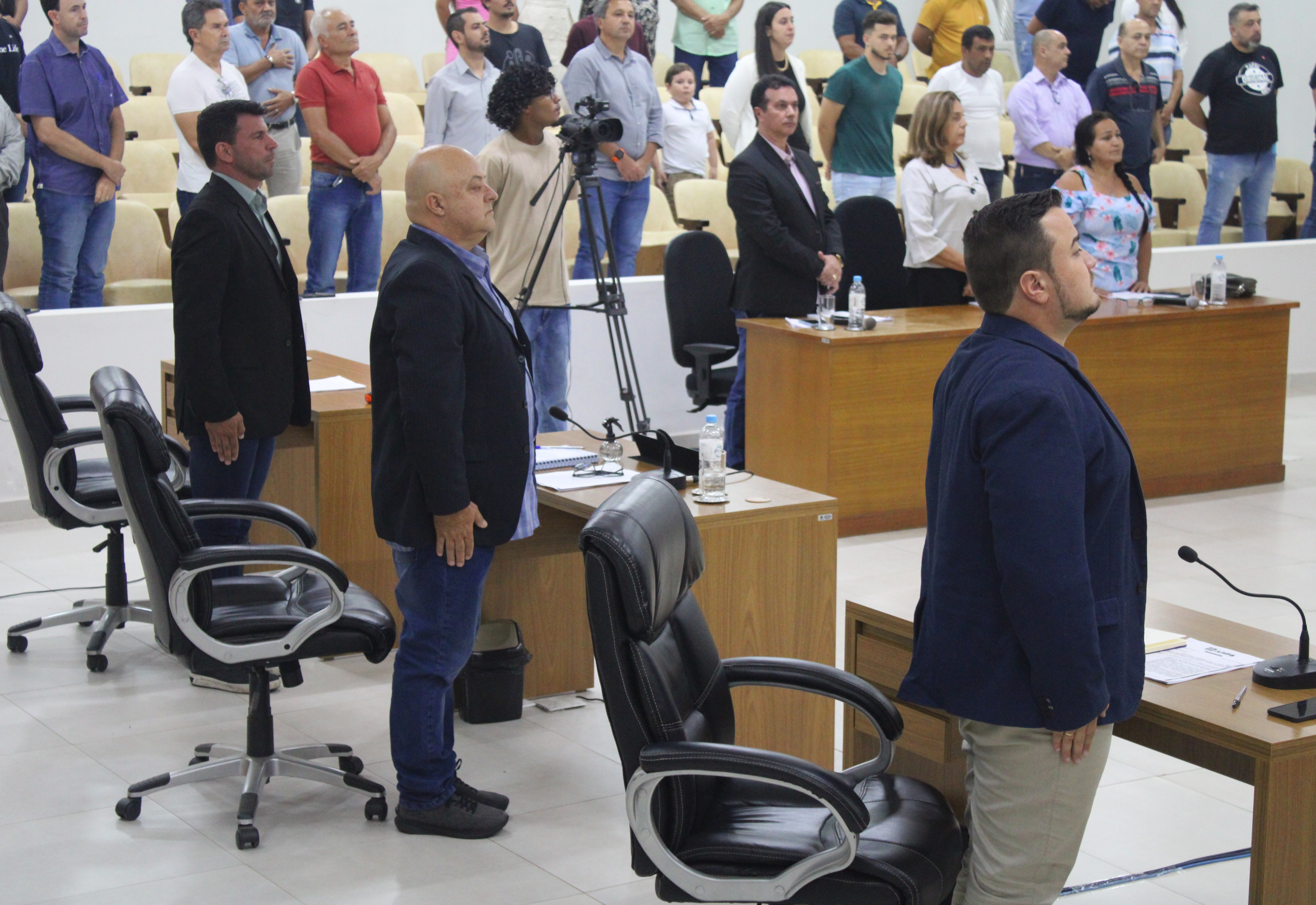 Câmara Municipal empossa Sandro Pires como vereador nesta quarta-feira